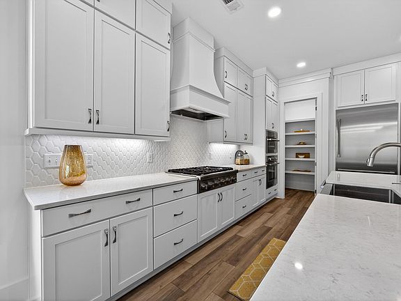 3rd image of 534 Dreher Locks Rd