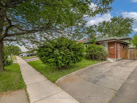 2nd image of 754 Eaglemount Cres