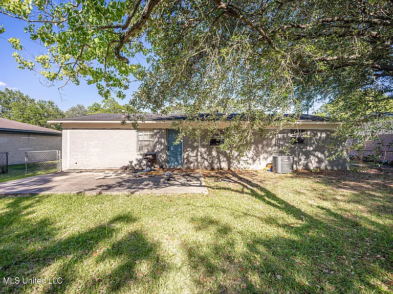 5612 Rose Dr — Photo 32