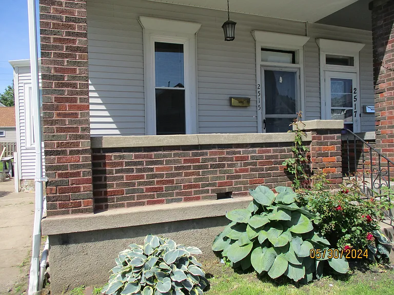 2515 Jackson St — Photo 1