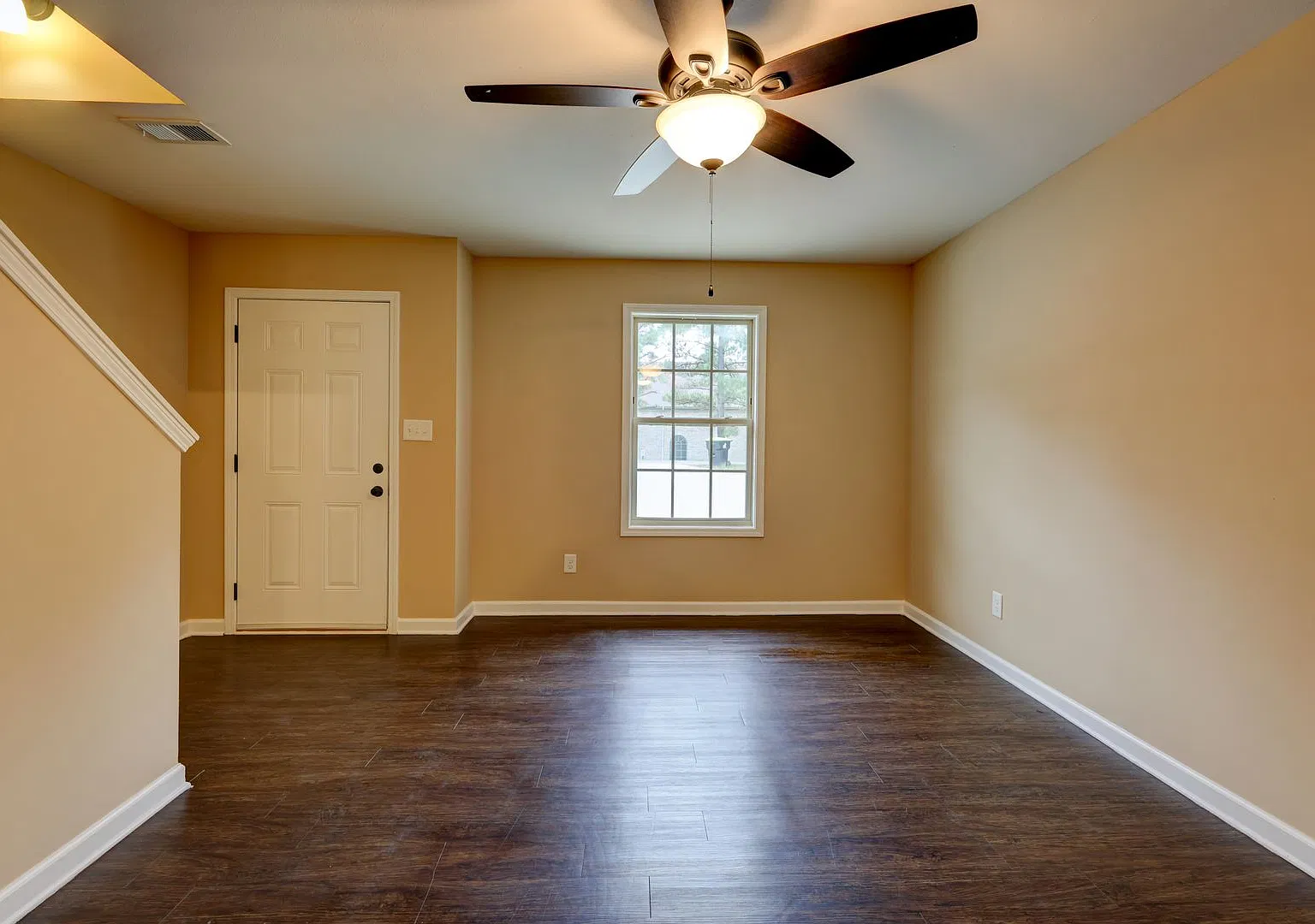 250 Fairview Lane — Photo 3