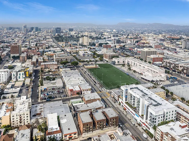 Seven West DTLA — Photo 21