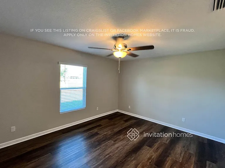 426 NW Airoso Blvd — Photo 9