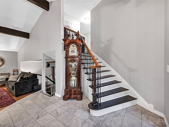 2nd image of 8327 Glen Oak Dr