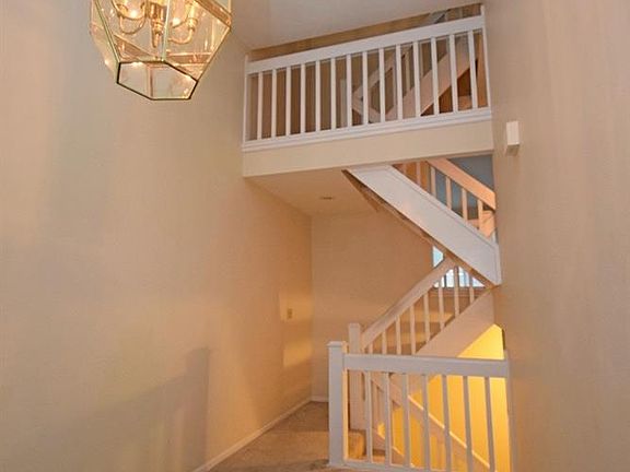 4th image of 23 Iron Woods Dr