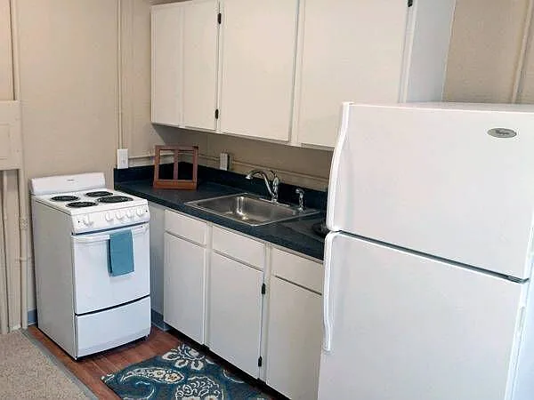 Bay View Apartments — Photo 10