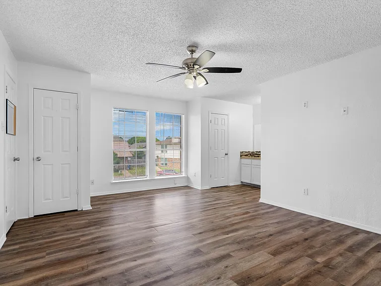 2207 Chase Ct — Photo 12