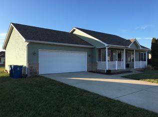 622 Fieldcrest Cir, Wanatah, IN 46390
