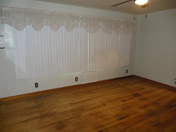 2nd image of 3415 Oak Grove Ave