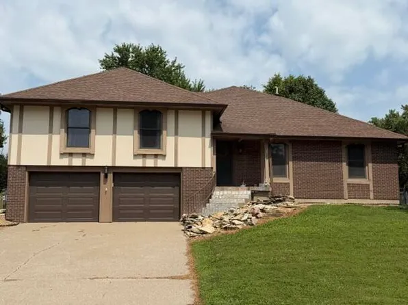 727 N Lake Dr, Marshall, MO 65340