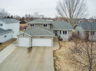 508 Cottonwood Loop, Bismarck, ND 58504