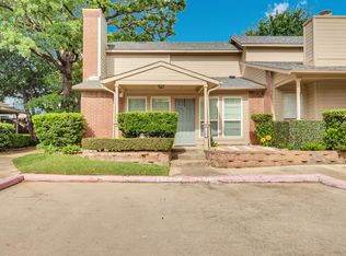 1440 Meadowood Village Dr, Fort Worth, TX 76120