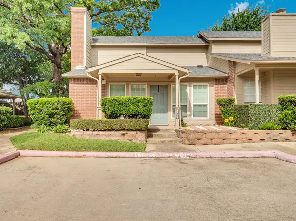 1440 Meadowood Village Dr, Fort Worth, TX 76120