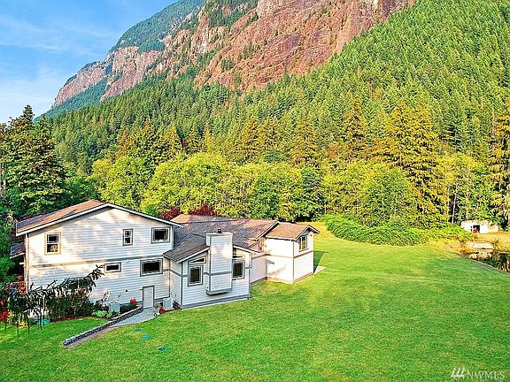Backyard parties, wedding venue, golf practice? There's room for everything