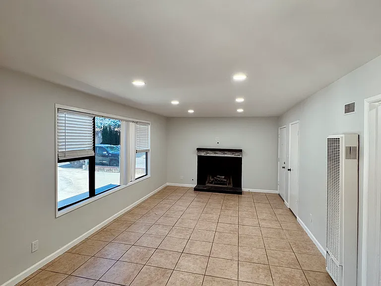647 W Avenue J8 — Photo 3
