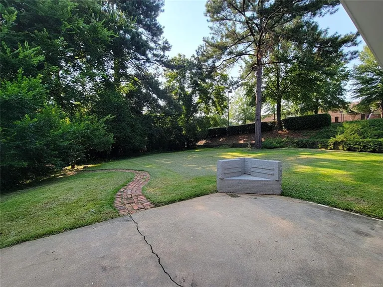 558 Karen Rd — Photo 18