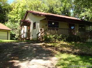 819 N 9th St, Petersburg, IL 62675