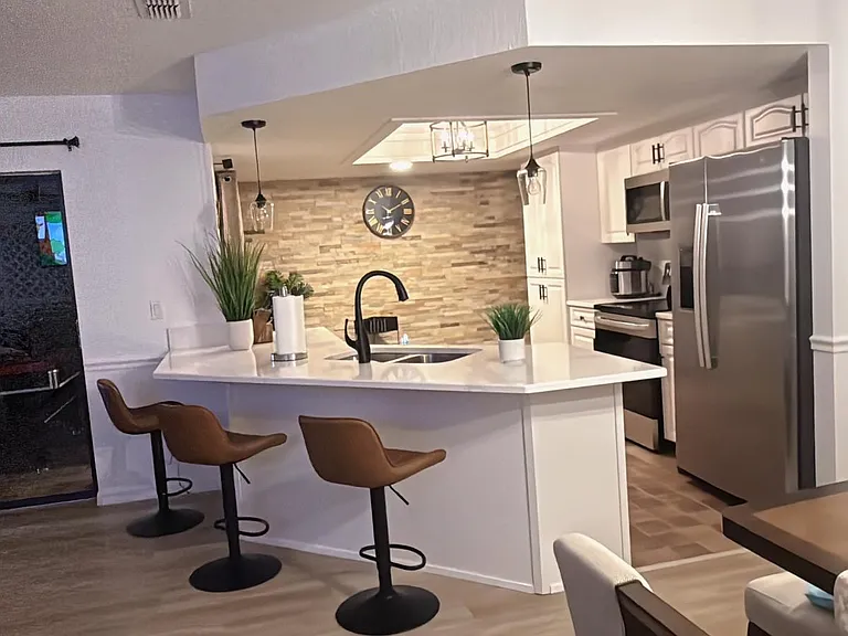 6237 Spring Hill Dr — Photo 5