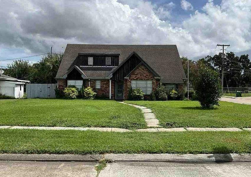 1st image of 35 Marie Dr