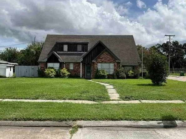35 Marie Dr, Gretna, LA 70053