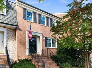 6310 Golf Course Sq, Alexandria, VA 22307