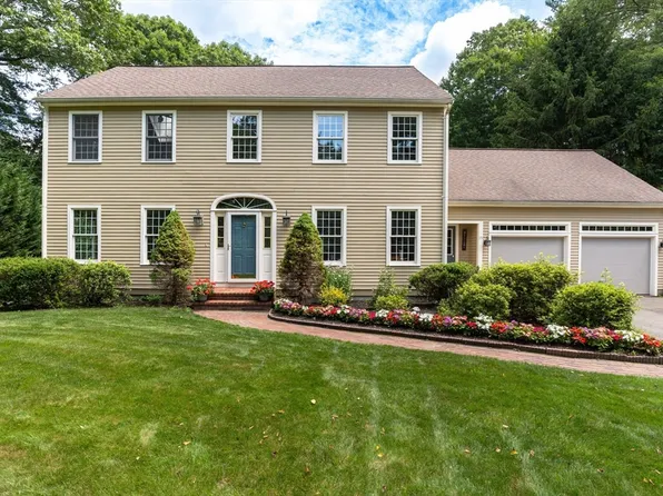 15 Deerfield Dr, Bridgewater, MA 02324