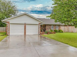 300 S Bouziden Dr, Moore, OK 73160