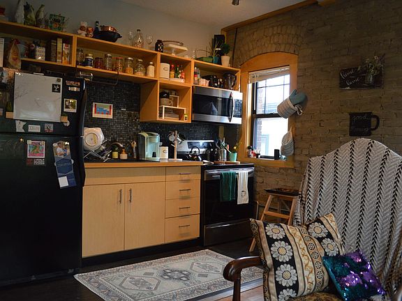 2nd image of 615 E 16th St #201