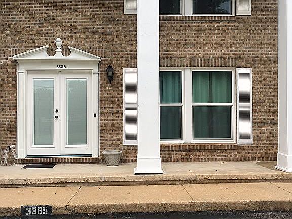 Parking for 2 at the door!