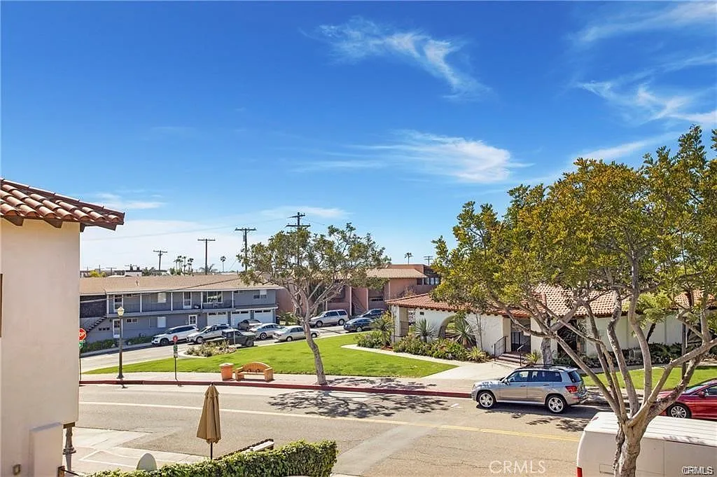 1 bed, 400 sqft, $2,400 — Photo 3