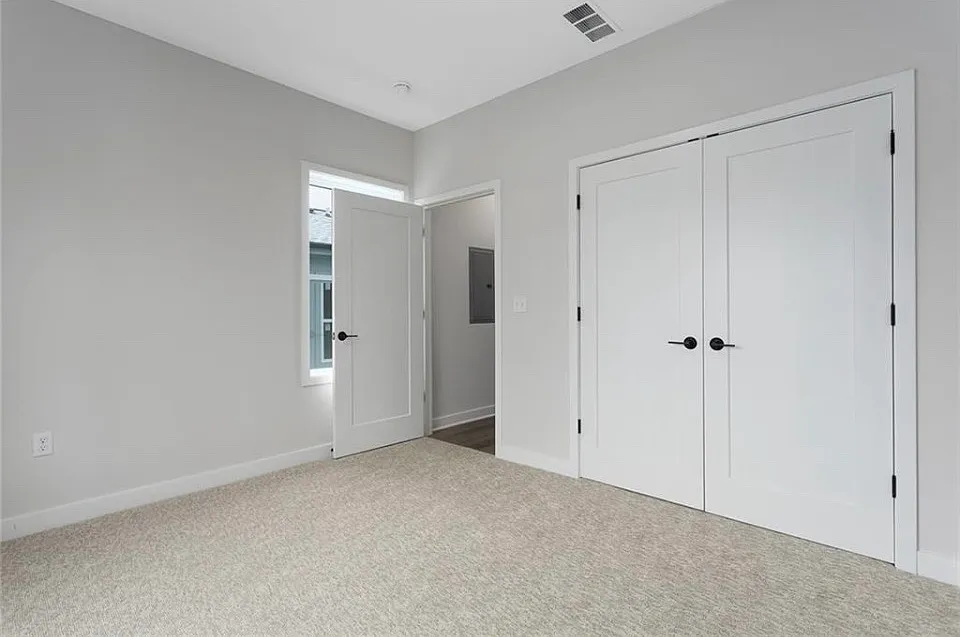 2 bed, 1180 sqft, $1,900 — Photo 4