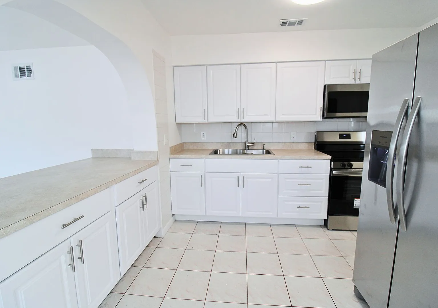Freshly Updated 3 Bed, 2 Bath Home in West Tampa! — Photo 3