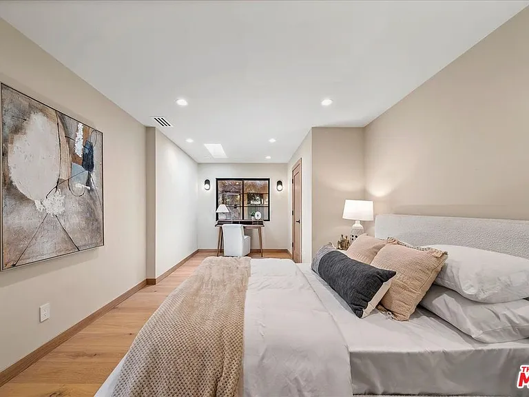 14537 Hesby St — Photo 23