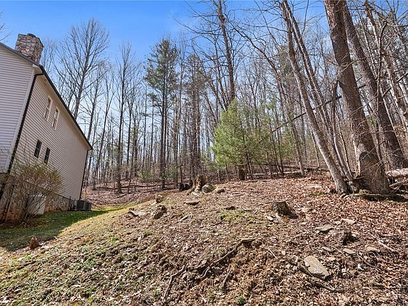 3rd image of 271 Quail Hollow Road