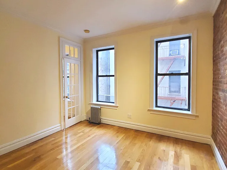 411 E 6th St #3D — Photo 4