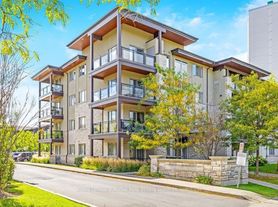 570 Lolita Gdns, Mississauga, ON