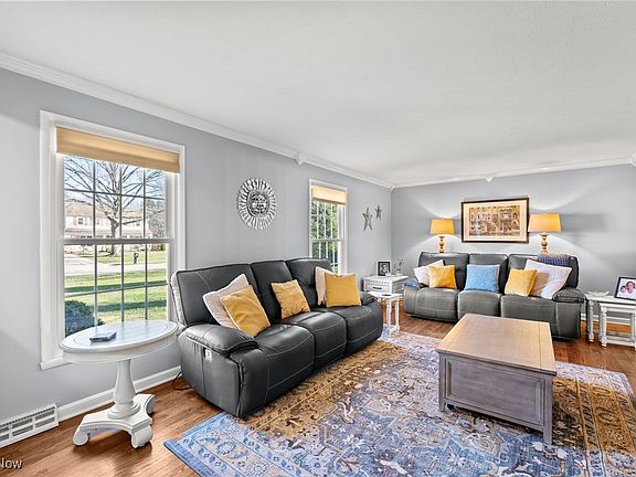 5th image of 2704 Foxwood Dr