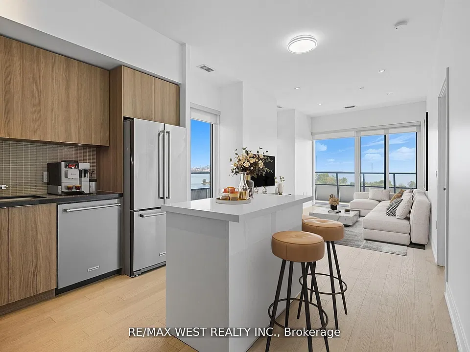 20 Shore Breeze Dr #702