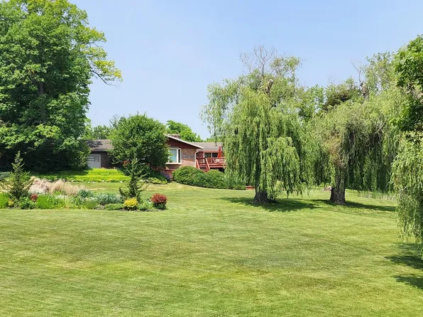4604 Oak Crest Rd, Crystal Lake, IL 60012