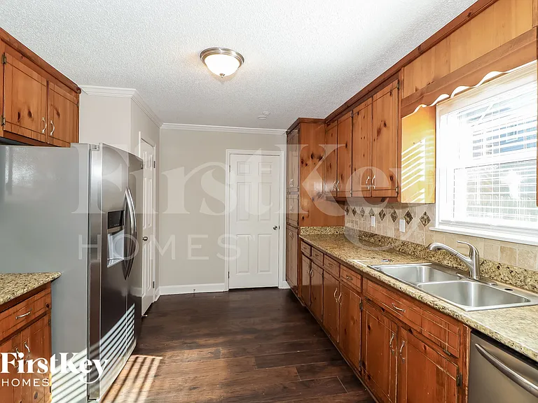 4565 Bonneville Dr — Photo 9