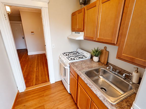3rd image of 120 Brainerd Rd APT 11