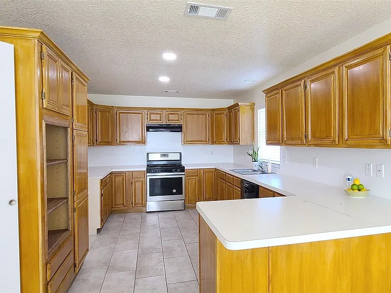 19330 Larissa Dr — Photo 13
