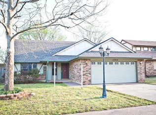 2204 NE 9th St, Moore, OK 73160