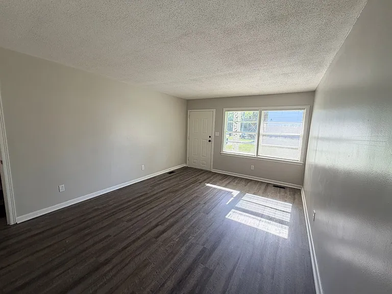 1510 Miramar St — Photo 4