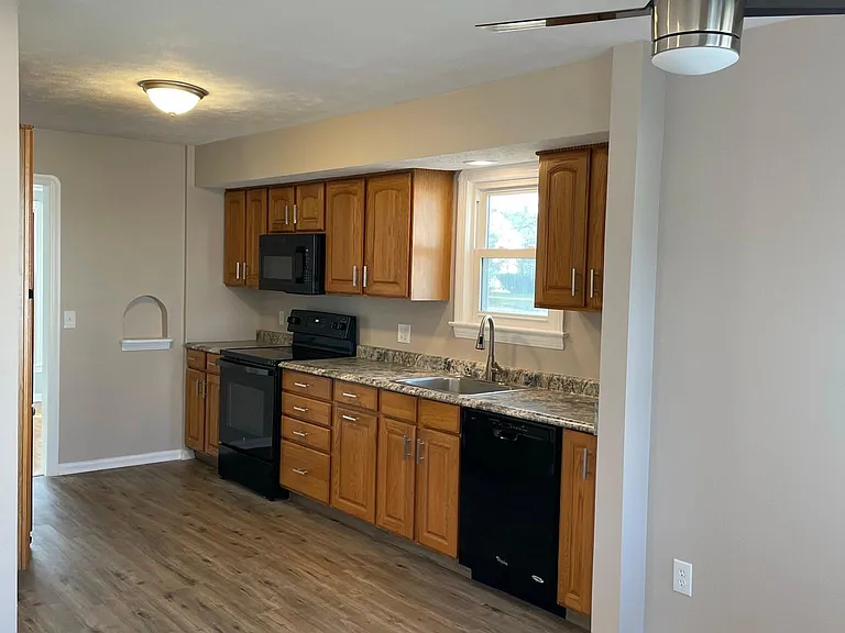 7083 Parma Park Blvd — Photo 20