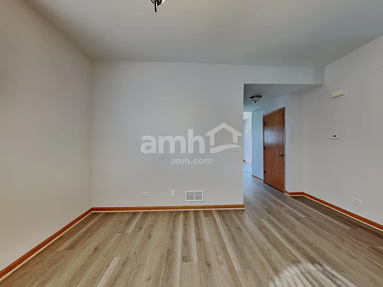 1204 Stonecrop Ln — Photo 4