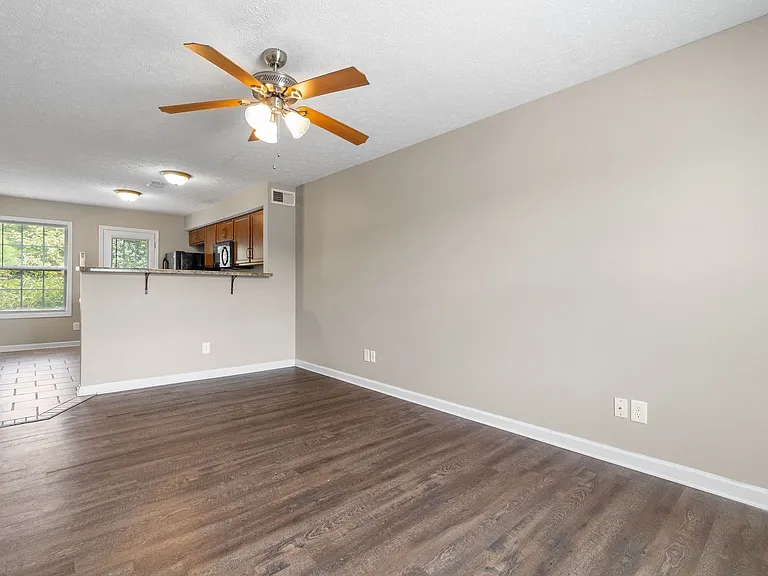 517 Patriot Park Ct #B — Photo 3