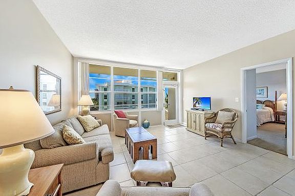 4th image of 220 Seaview Ct APT 609