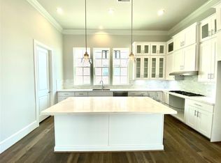 10939 Grove Tree Ln, Houston, TX 77043