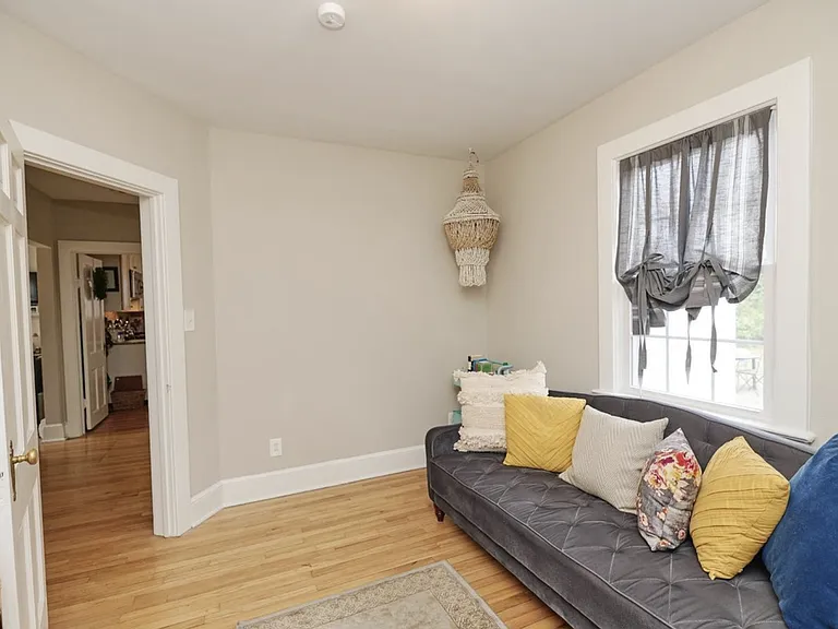 1209 Stafford Ave — Photo 3